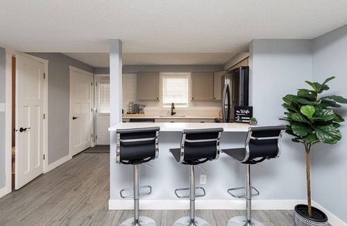 Des Moines Casa | A Private Boho-Modern Stay Minutes to Downtown w/ KING Bed and Hidden Nook!