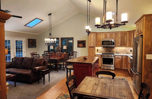 Lake Toxaway Cabaña | A Private Stream & Access To Indian Lake!