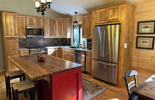 Lake Toxaway Cabaña | A Private Stream & Access To Indian Lake!
