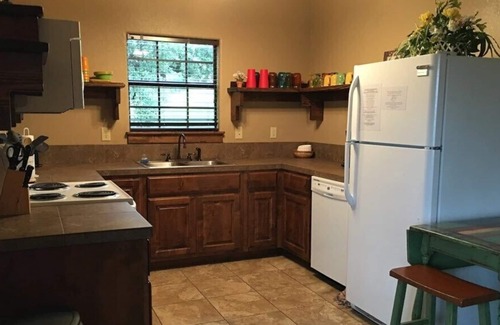 Rio Frio Cabina | Una cabaña privada en Texas Hill Country cerca del Frio, perfecta para familias individuales.