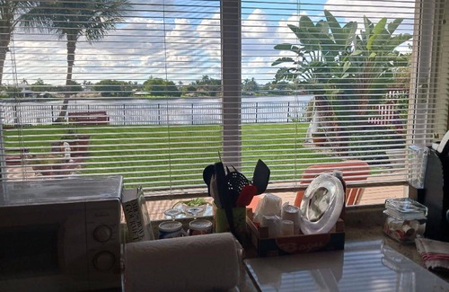 Lake Ida Shores Apartamento | A private waterfront setting, in the middle of 43 acres on Lake Ida