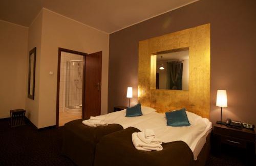 Walbrzych Hotel | A' PROPOS Hotel, Restauracja, Club