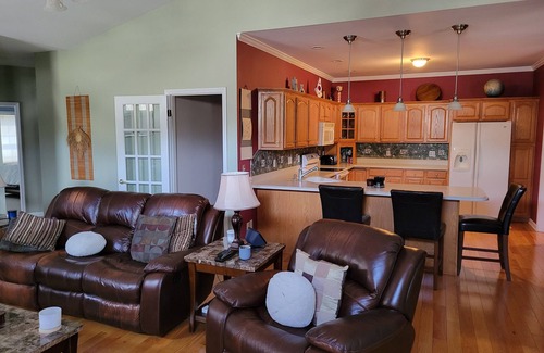 Saratoga Springs Casa | A quaint townhome, close to Brown's Beach, SPAC, Casino, Golf, etc.