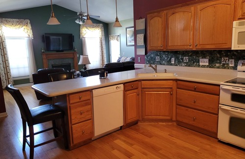 Saratoga Springs Casa | A quaint townhome, close to Brown's Beach, SPAC, Casino, Golf, etc.