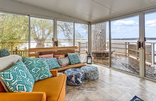 Prince Edward Casa | A quick car ride to the Sandbank beaches along with many other hot spots.