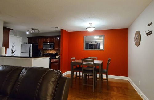 Sandy Springs Condominio | A QUIET CONDO IN ATLANTA w/ BALCONY 1king 1 Queen 2 twins 1 Qu Air mattress