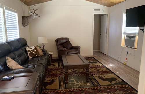 Dimmit County Casa | A quiet country retreat 8 miles from town.