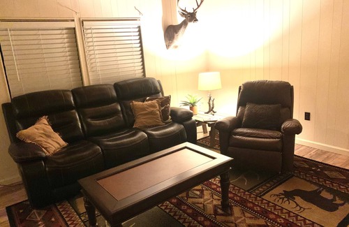 Dimmit County Casa | A quiet country retreat 8 miles from town.