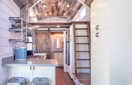 Malibu Apartamento | A quiet mountain retreat with a magnificent ocean view