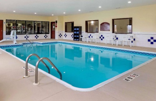 Quad Cities Casa | A Quiet Retreat for Couples! W/ Indoor Pool