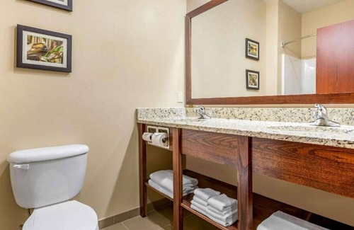 Quad Cities Casa | A Quiet Retreat for Couples! W/ Indoor Pool