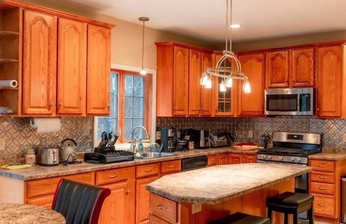 Ware Casa | A Quiet, Spacious and Private 4 Bedroom house for family reunion and getaway.