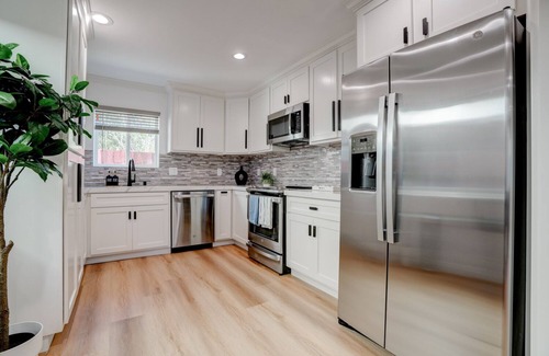 Castro Valley Casa | A rare minimalist concept in a quiet location with modern amenities.