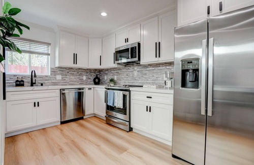Castro Valley Casa | A rare minimalist concept in a quiet location with modern amenities.