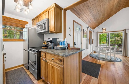 Helmsburg Apartamento | Brown County Getaway nestled on 13 secluded acres of woods!