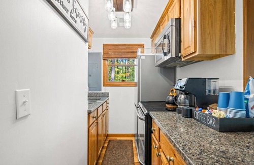 Helmsburg Apartamento | Brown County Getaway nestled on 13 secluded acres of woods!
