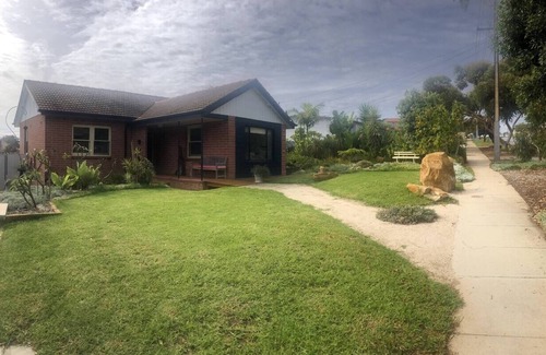 Christies Beach Casa | A Relaxed Coastal Home. Pet-friendly!