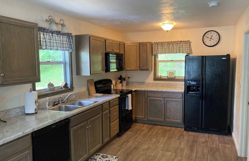 Robbinsville Cabaña | A remodeled cottage close to the Dragon, Cherohala Skyway and area attractions.