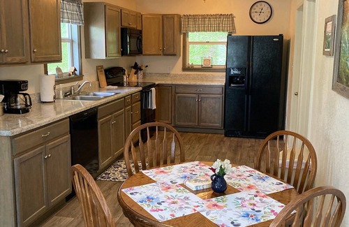 Robbinsville Cabaña | A remodeled cottage close to the Dragon, Cherohala Skyway and area attractions.