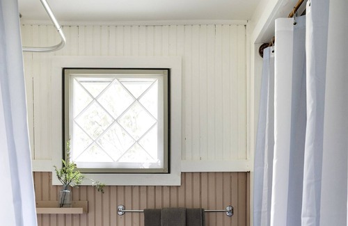 Shandaken Cabina | A restored historic cabin close to Phoenicia + Woodstock, dog friendly, 8 acres