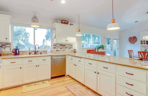Atascadero Casa | A Retreat in the Oak Hills of wine country