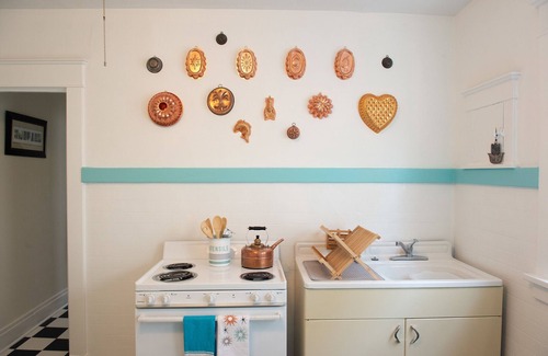 North Buffalo Apartamento | A Retro Vibe with Modern Amenities near Bustling Hertel Avenue