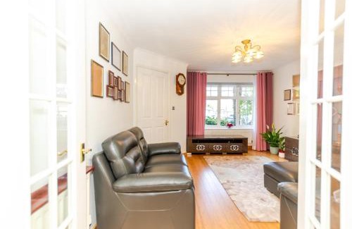 Thamesmead Casa | A Riverside Paradise in The City w Garden and Free Parking - A 2 Bed Home in London Sleeps 4!