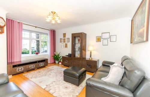 Thamesmead Casa | A Riverside Paradise in The City w Garden and Free Parking - A 2 Bed Home in London Sleeps 4!