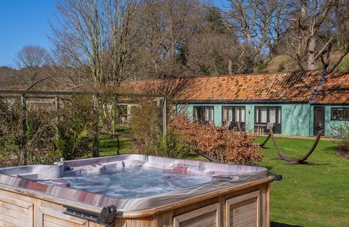 Westleton Cabaña | A romantic cottage boasting onsite spa facilities