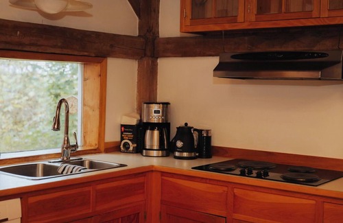 Sackville Cabina | A romantic getaway or peaceful place to unwind and relax