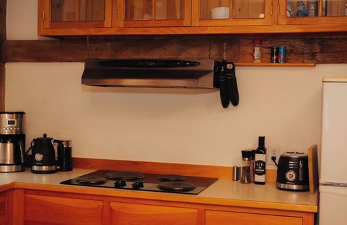 Sackville Cabina | A romantic getaway or peaceful place to unwind and relax