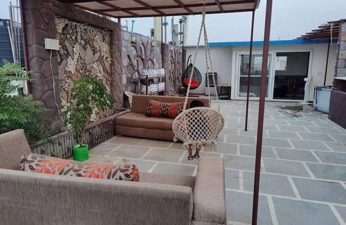 New Delhi Casa | A Roof to Remember. Swiss cottage & private pool