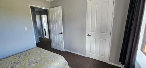 Upper Hutt Casa | A room in a homestay - Upper Hutt