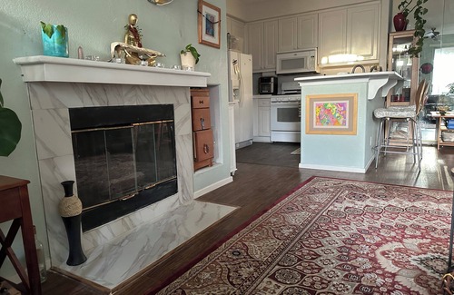 Sabre Springs Condominio | A room wt a queen bed and room with 2 twin beds; an attached,interior bathroom.