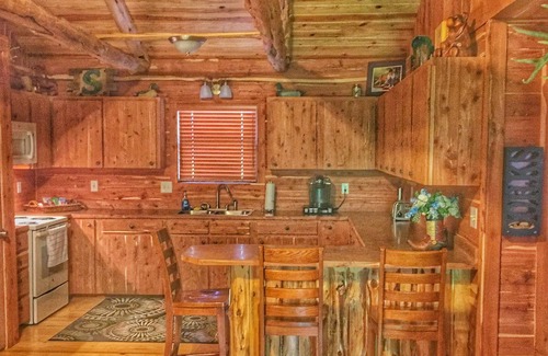 Dripping Springs Cabina | UN PARAÍSO DE CABINA RÚSTICA EN RANCHO DE REIMERS JUNTO A LA PISCINA DE HAMILTON