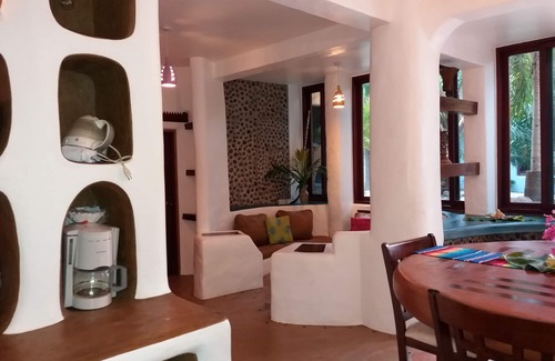 Lance aux Epines Villa | Un rústico español, estilo Adobe, Villa de tres dormitorios junto a la piscina