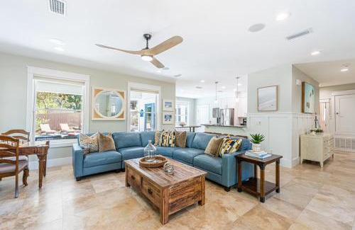 Gulf Pines Casa | A Sea of Blue - 241 Overlook Dr
