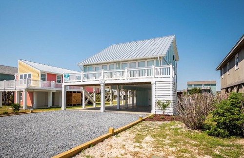 Long Beach Casa | A Sea View Cottage by Oak Island Accommodations