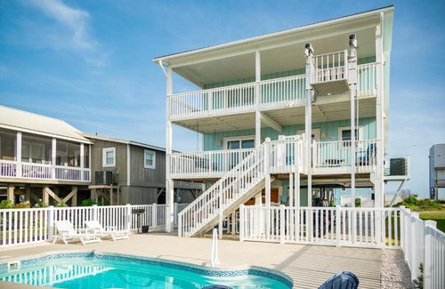 Long Beach Casa | A Sea View Cottage by Oak Island Accommodations