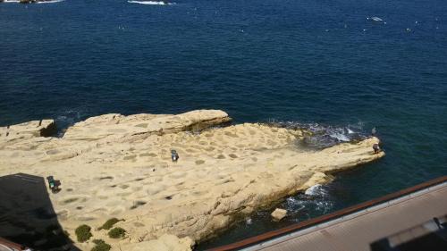 St. Paul's Bay Apartamento | A Seafront Home away from home
