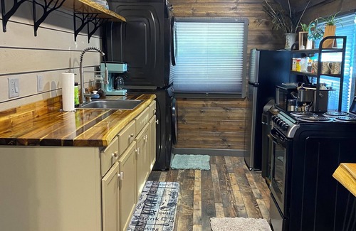 Goreville Cabina | A secluded 1-bedroom cabin in the Shawnee National Forest at the Lake of Egypt.