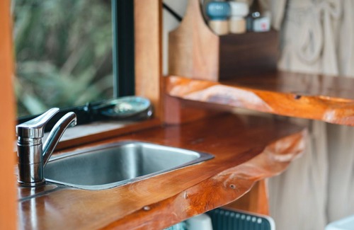 Nelson Region Cabina | A secluded hut with breathtaking ocean views