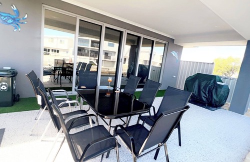 Wannanup Casa | A Serene Getaway on the East Port Bouvard Canals in Wannanup, Mandurah, WA
