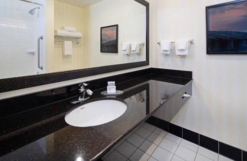 Bremerton Casa | A short 5-minute walk to the Seattle Ferry Terminal.