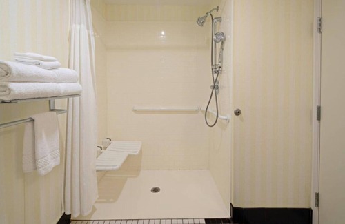 Bremerton Casa | A short 5-minute walk to the Seattle Ferry Terminal.