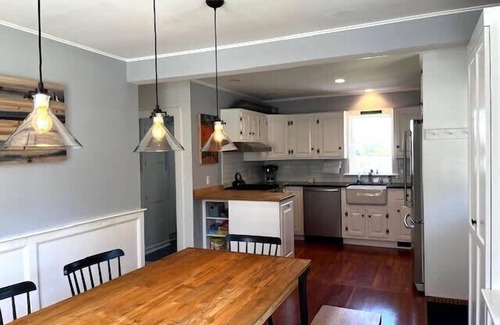 North Chatham Casa | A short drive brings you to Jackknife Cove!