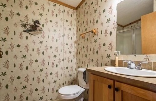 Neillsville Cabina | A short walk outside your cabin you can enjoy a great meal and at the Riviera Pub and Grill
