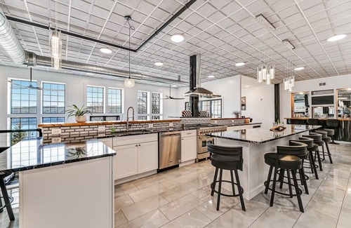 Cameron Casa | A showpiece, modern, lake-view marvel w/ Hot Tub, Chef's Kitchen
