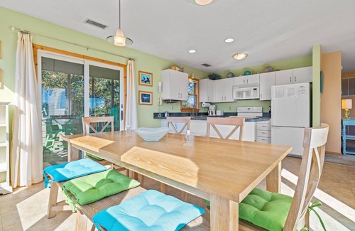 Tuckahoe Casa | A Sign of the Seahorse: Community Pool, Pickleball Courts, 1 Dog-friendly, Hot Tub
