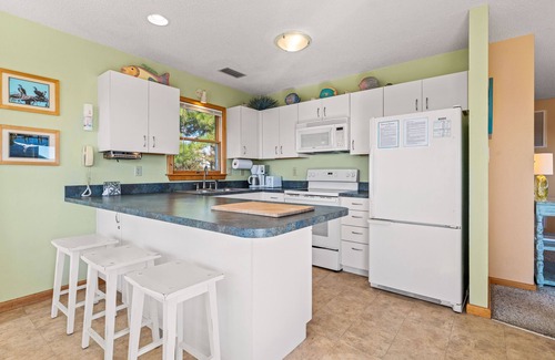 Tuckahoe Casa | A Sign of the Seahorse: Community Pool, Pickleball Courts, 1 Dog-friendly, Hot Tub